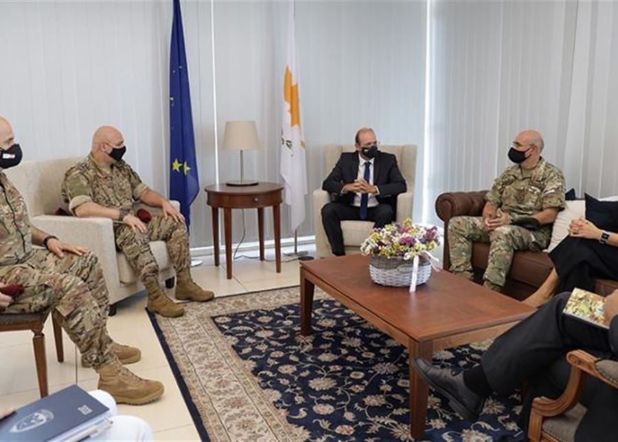 قائد الجيش يوقّع اتفاقية تعاون مع قبرص